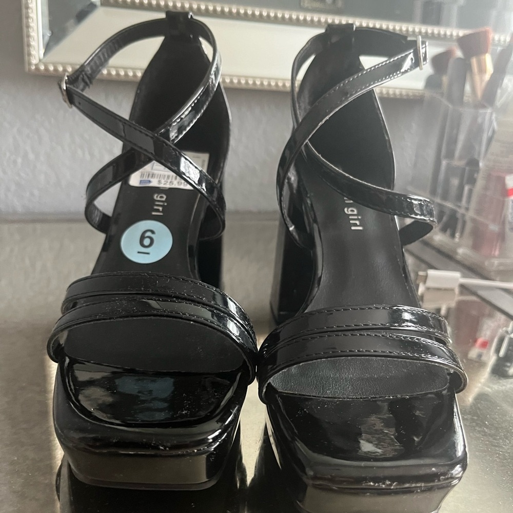 Black chunk heels, new, never worn, perfect for a party!